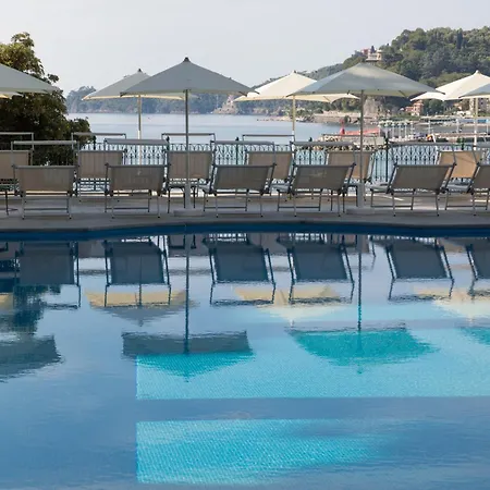 尹朋里阿雷皇宫酒店 酒店